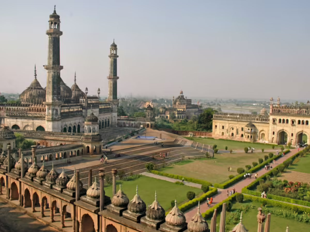 "The History of Lucknowi Chikankari: A 250-Year-Old Craft From the Mughal Court to Your Wardrobe"